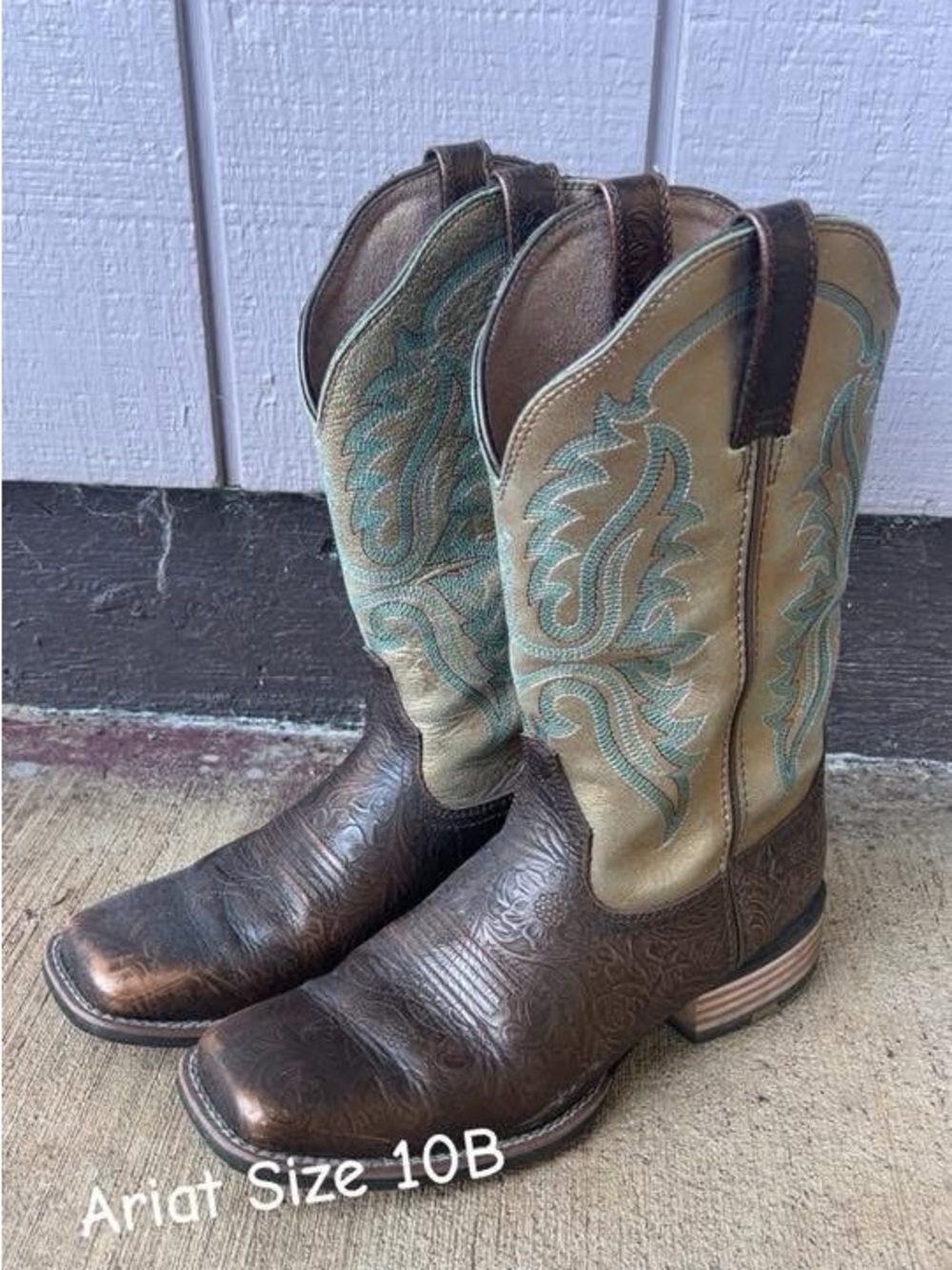 Ariat Women’s Brown/Tan Western Cowboy Boots - Size 10B